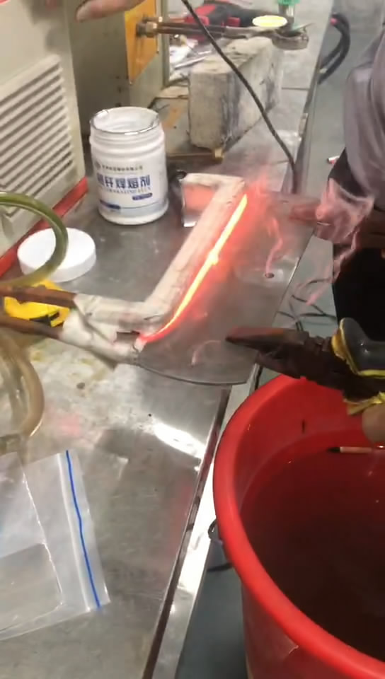 超高频麻豆精品国产传媒AV对刀口淬火试样视频