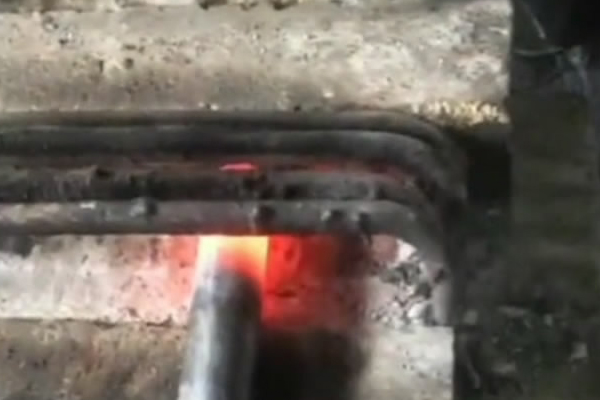 高频久久AV色欲AV久久蜜桃麻豆加热设备加热速度快 几秒钟烧红铁棒