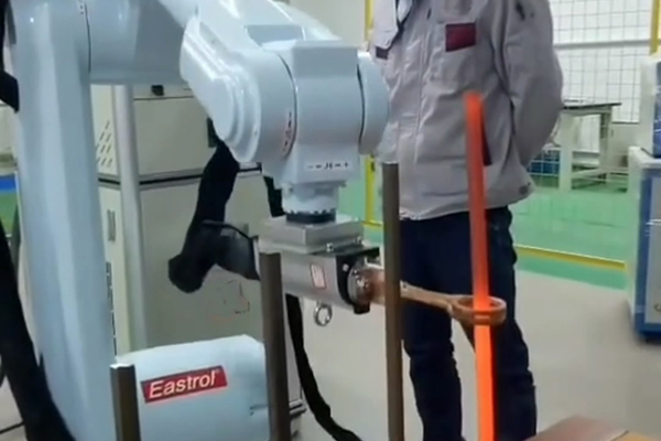 手持式久久AV色欲AV久久蜜桃麻豆加热设备 配合机械手臂实现自动化加热