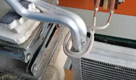 高频焊机开合式久久AV色欲AV久久蜜桃麻豆钎焊 解决焊接后无法取出问题