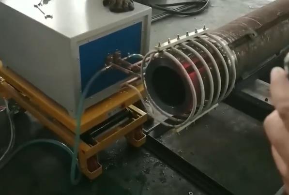 久久AV色欲AV久久蜜桃麻豆加热设备加热使口径扩大来实现热套，热装配