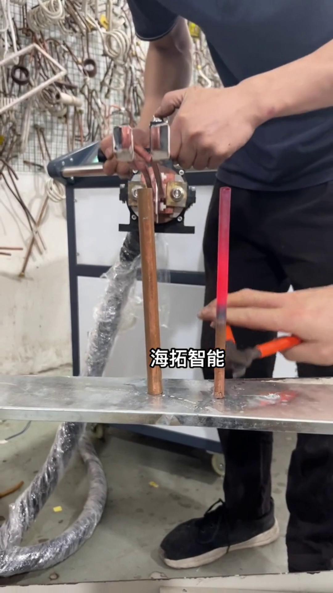 铜管加热退火有难度吗？没有！只要用了亚洲WWW啪成人一区二区麻豆智能久久AV色欲AV久久蜜桃麻豆加热设备，什么淬火退火加热焊接一切都不是问题。 