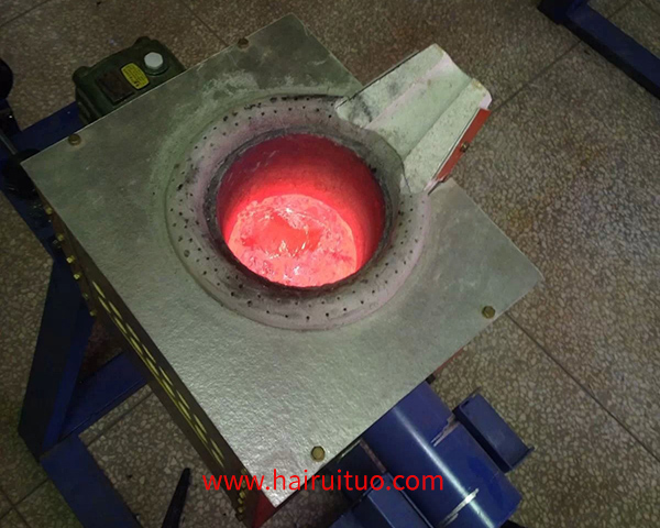 小型实验熔炼炉，特别是用于熔炼铜的中频电炉，是实验