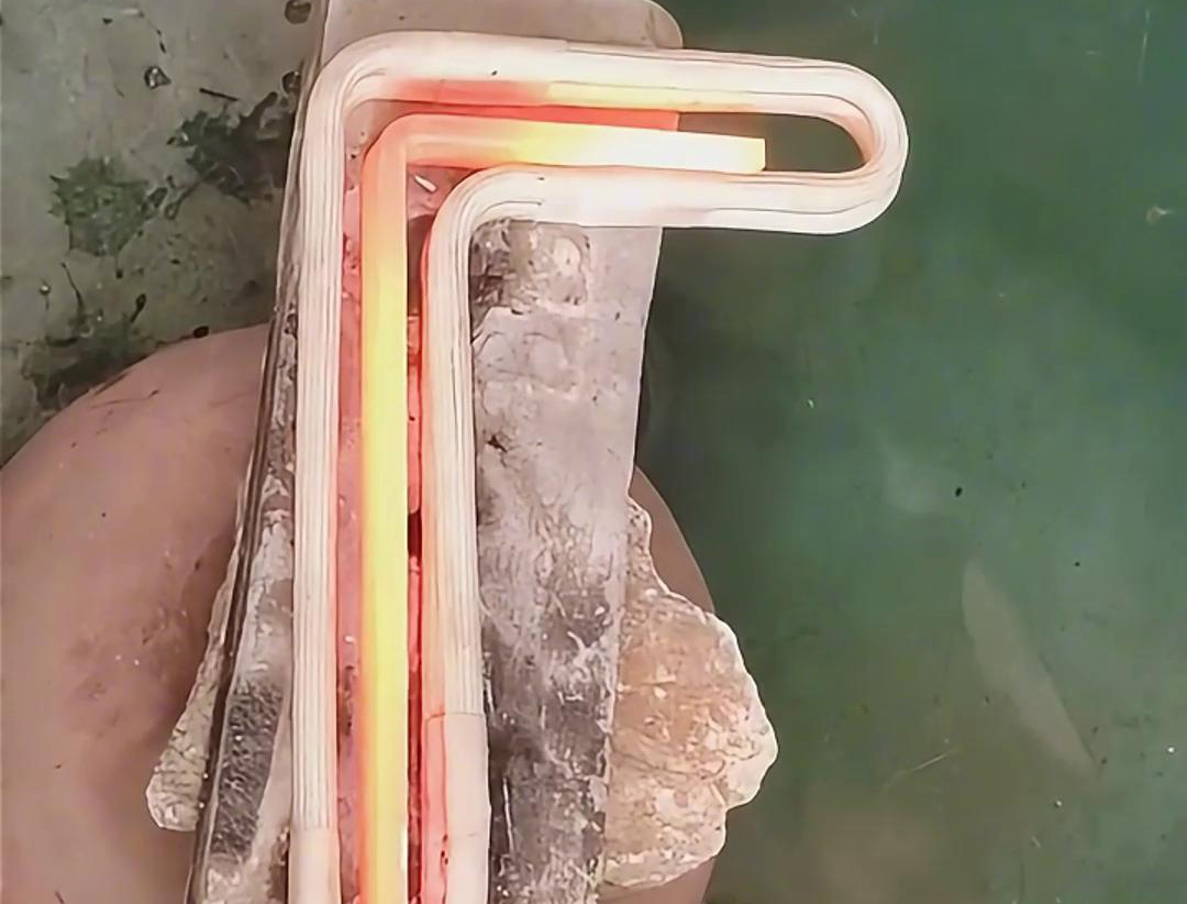 高频久久AV色欲AV久久蜜桃麻豆加热设备可以在钛长条内部产生均匀的热量分布