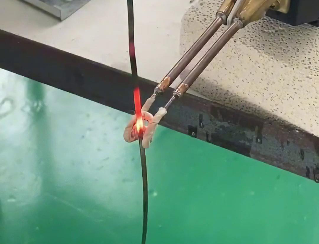 220V电压的超高频久久AV色欲AV久久蜜桃麻豆加热机对不锈钢线片加热退火热处理