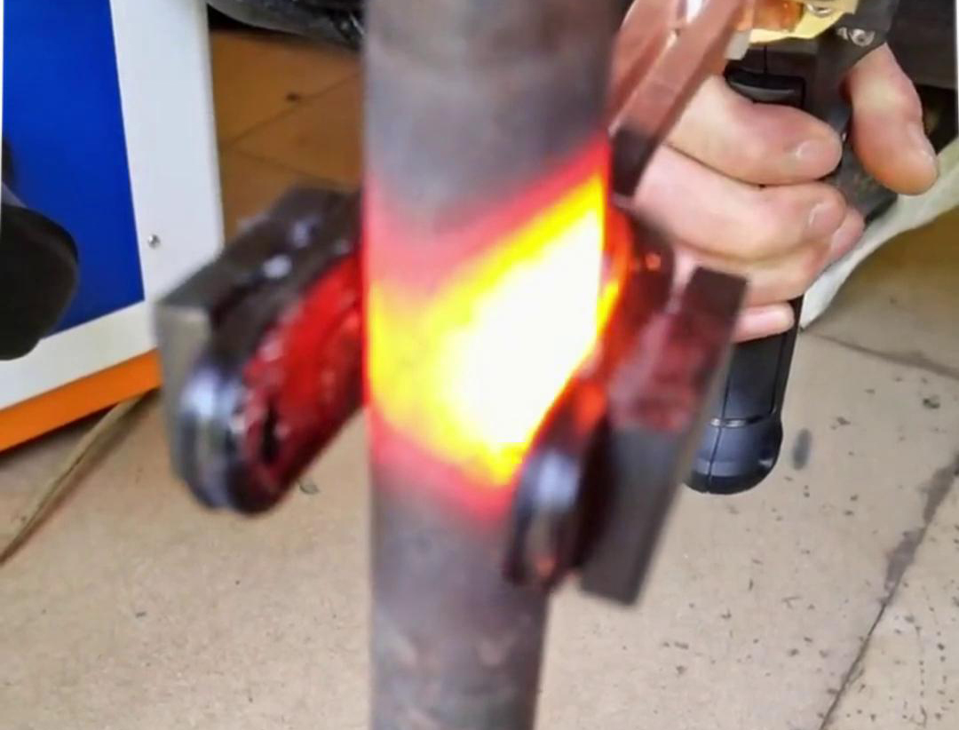 手持式高频加热机U型开口线圈对直径22mm，厚度为3mm钢管加热测试