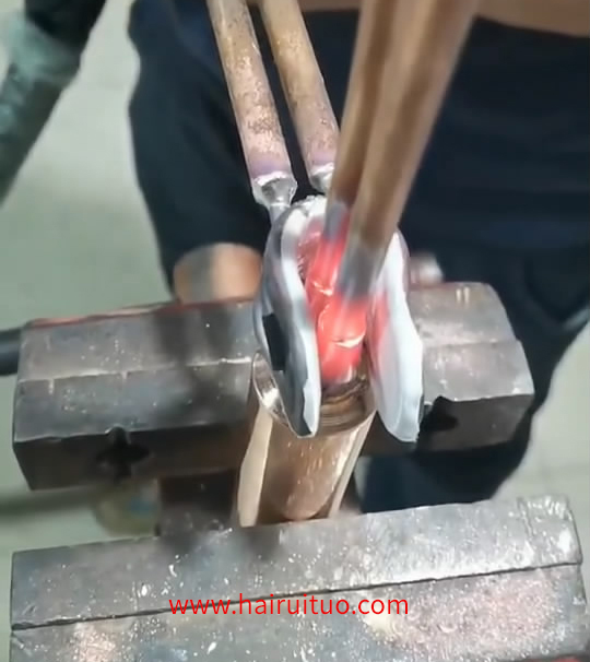 铜管焊接用手持高频久久AV色欲AV久久蜜桃麻豆加热设备，高频焊机