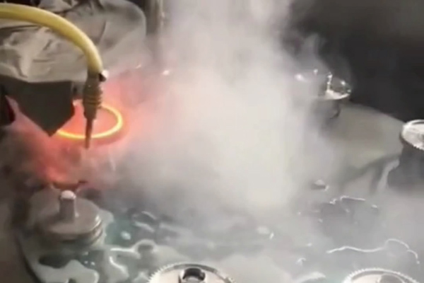 高频淬火高频久久AV色欲AV久久蜜桃麻豆加热设备 齿轮 链轮 零件表面淬火 