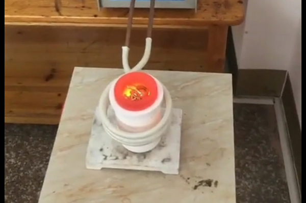 频率越高，中频熔炼电炉价格越高？