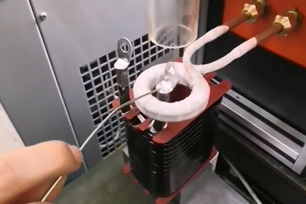 高频久久AV色欲AV久久蜜桃麻豆钎焊机焊接线缆接头